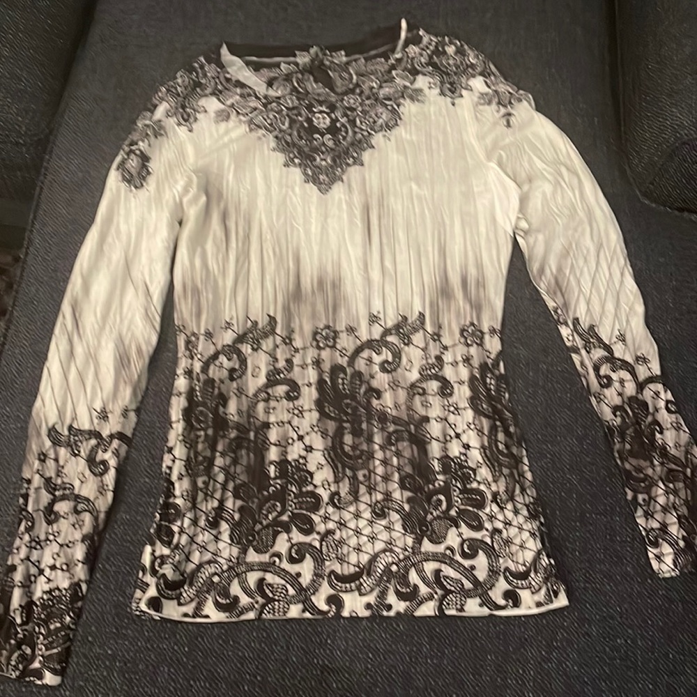 Black &white design blouse